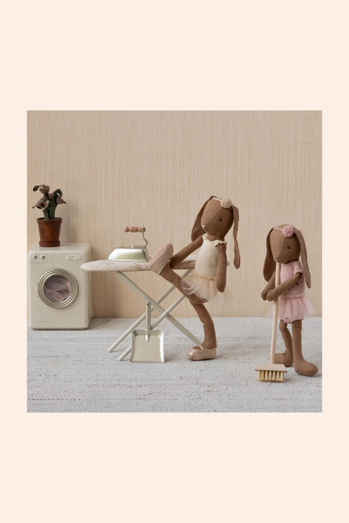 Maileg - Miniature - Iron and Ironing Board - Off White - Image 3