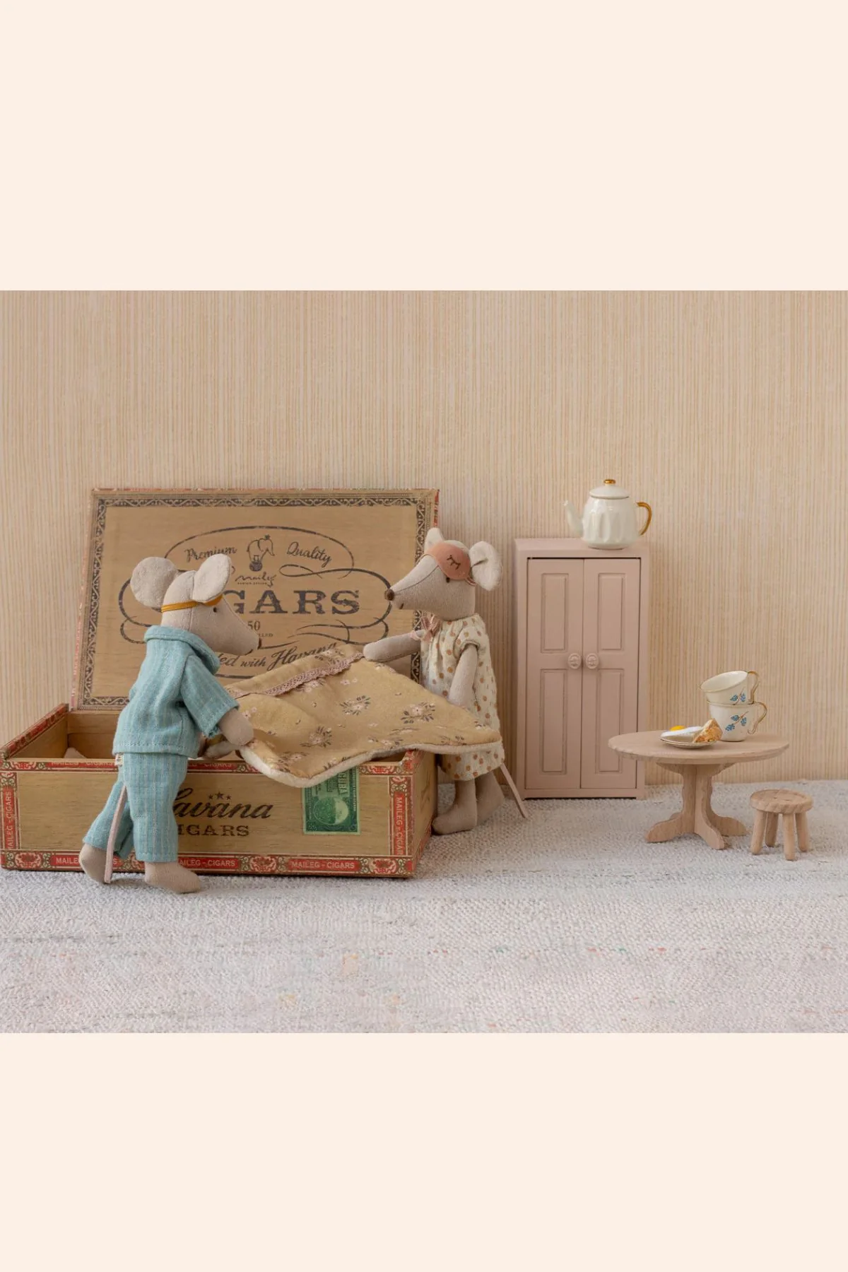 Maileg - Mum and Dad mice in Cigarbox - Image 3