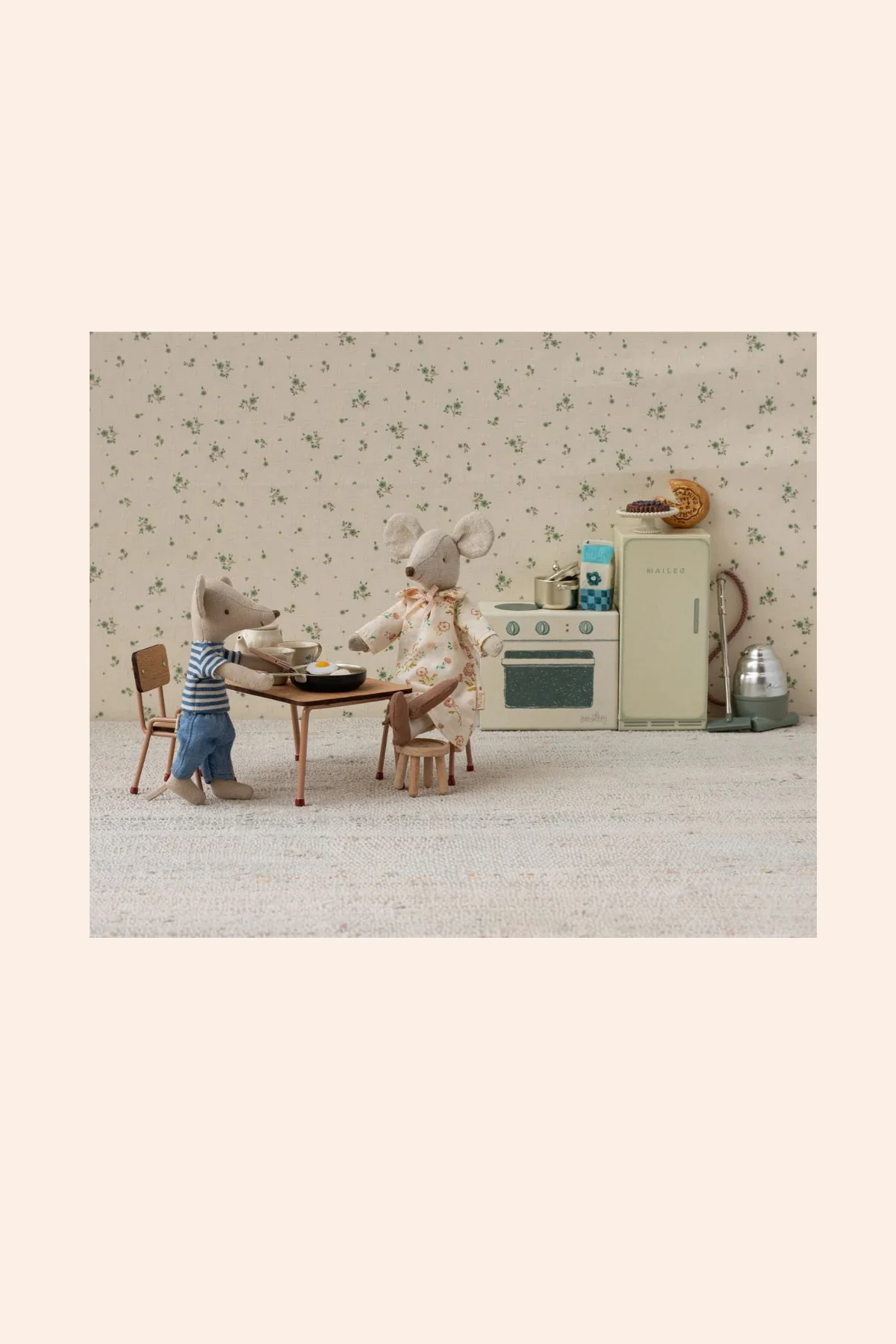 Maileg - Table and Chair set, Mouse - Dark Powder - Image 3