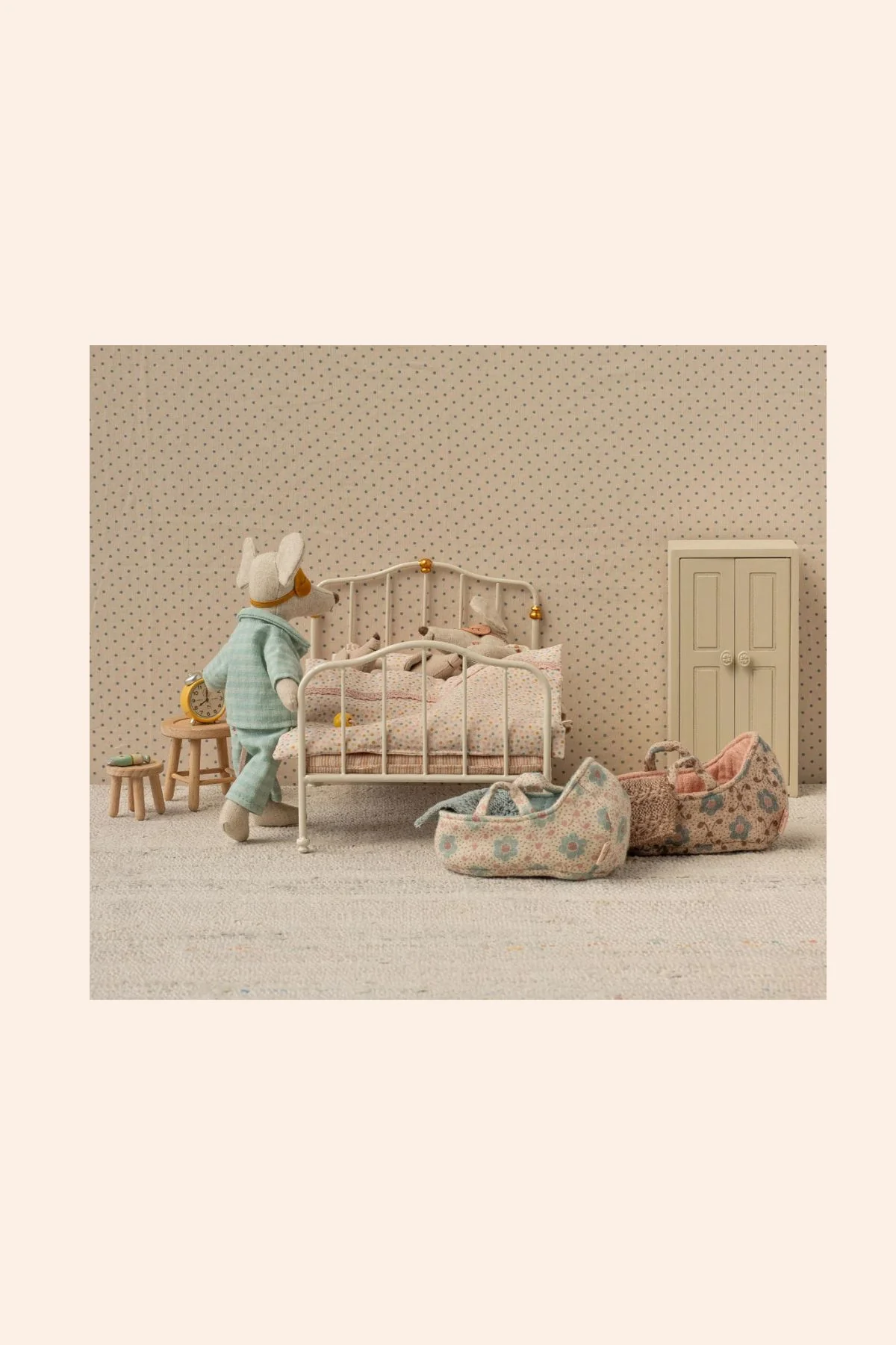 Maileg - Vintage Bed - Mouse - Off White - Image 2