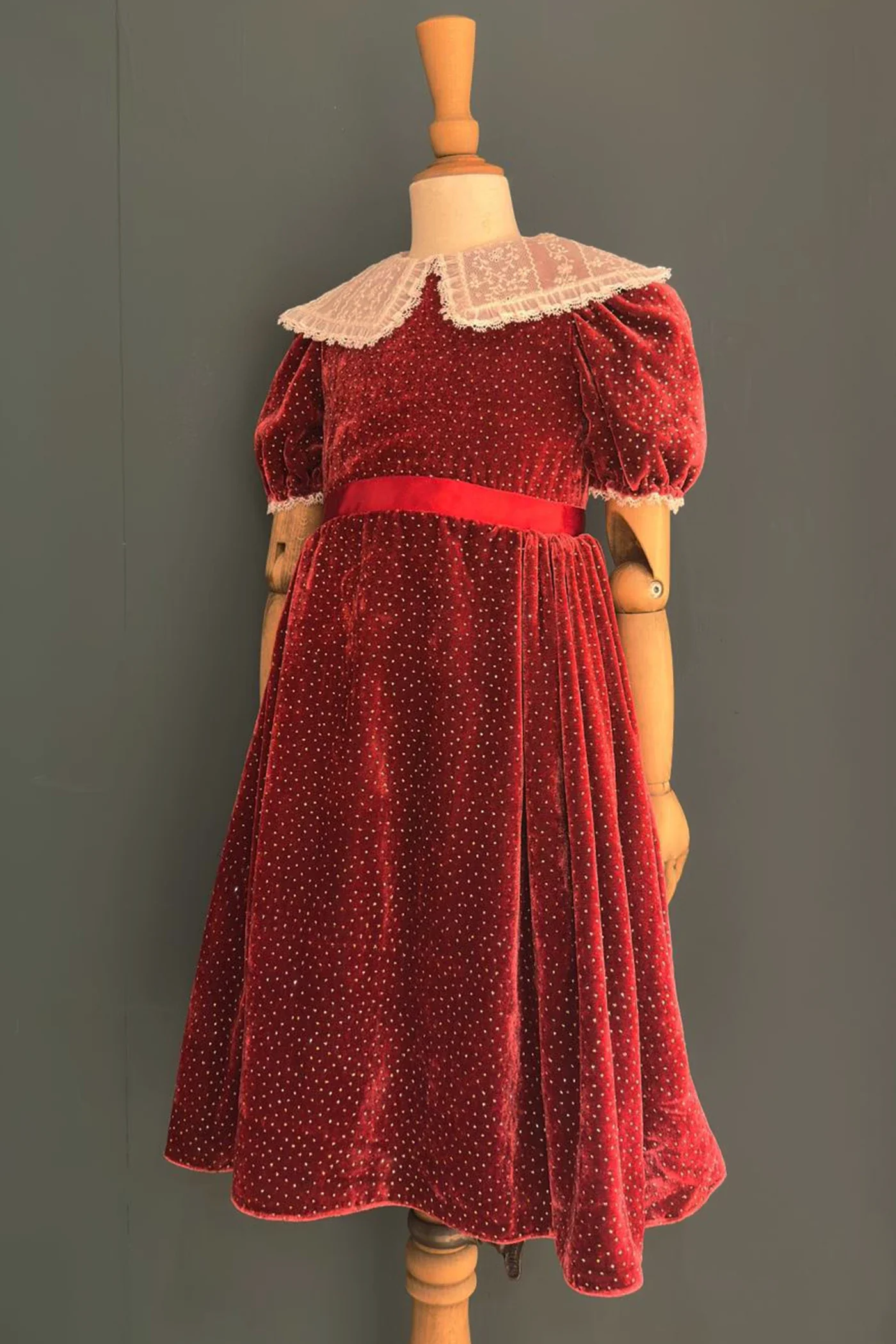 Queen Ginger Dress in Frosted Cranberry Velvet - Image 5